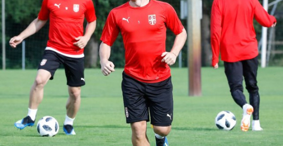 Živković polomio prst pred meč sa Kostarikom!