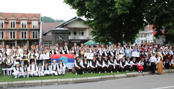 Folklorne grupe u Loparama