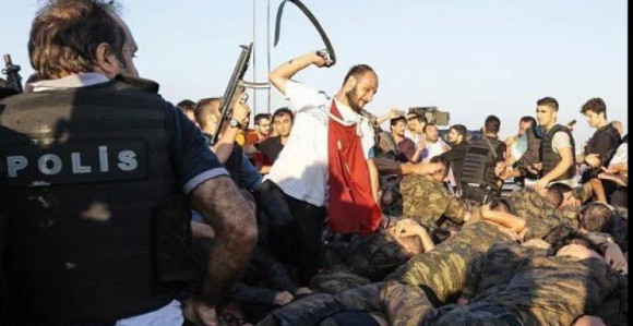 Brutalno prebijanje vojnika koji se predaju