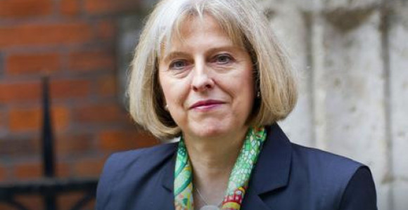 Tereza Mej i dalje uklanja rivale iz vlade