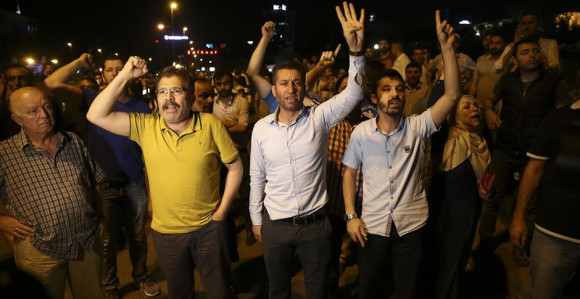 Turci uz Erdogana izlaze na ulice