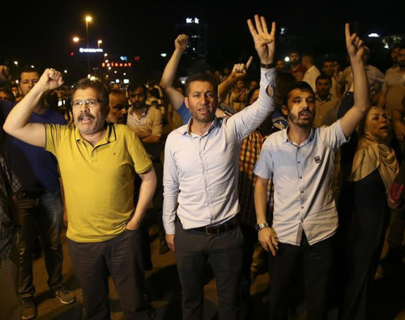 Turci uz Erdogana izlaze na ulice