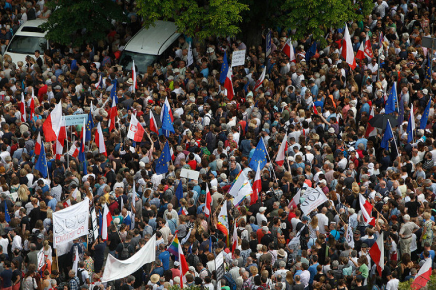 Хиљаде Пољака протестовало