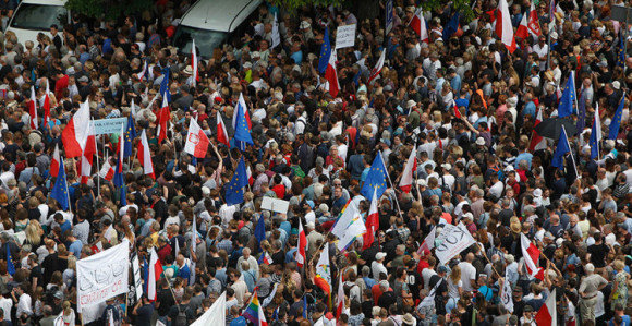 Hiljade Poljaka protestovalo