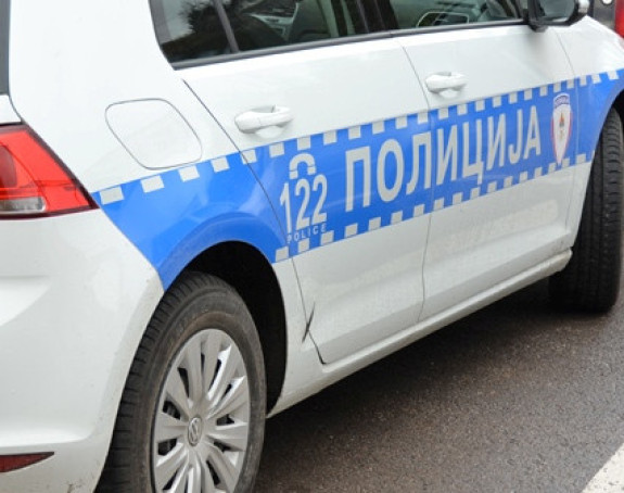 Sletio autom, pa pucao na policiju