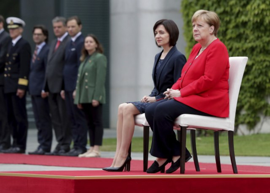 За Ангелу Меркел поново столица