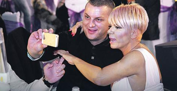 Dara se razvodi zbog porno-fotografija