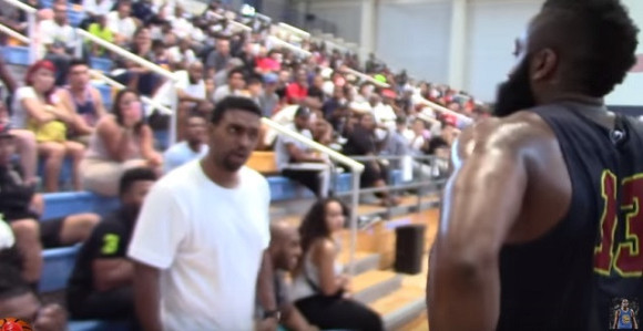 Video - Kako je Bradonja razbesneo navijača: Džejms, simuliraš kao Vlade Divac!