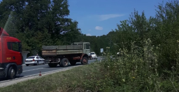 U sudaru troje povrijeđenih