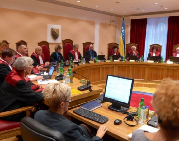 Otimanje imovine kršenjem Ustava