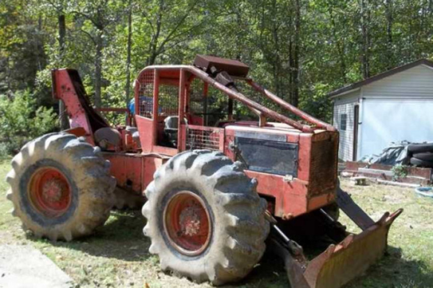 Stravična smrt pod traktorom