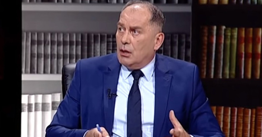 Bježe od domaćih gorućih problema 