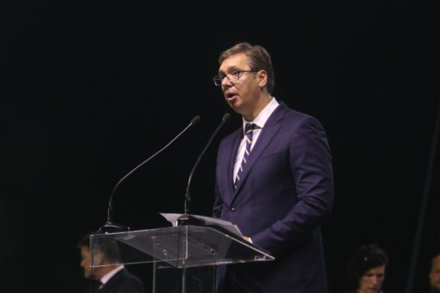 Vučić poziva na "spuštanje lopte"