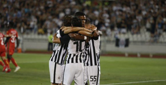 LE: "Zna se šta je grb Partizana"!