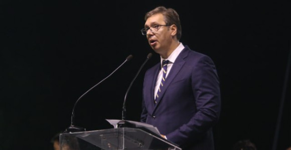 Vučić poziva na "spuštanje lopte"