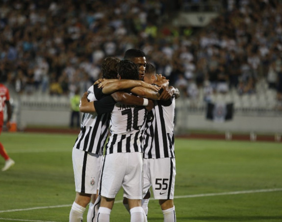 LE: "Zna se šta je grb Partizana"!