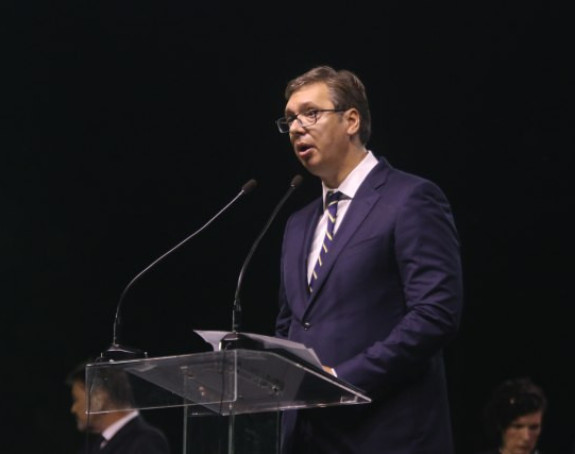 Vučić poziva na "spuštanje lopte"