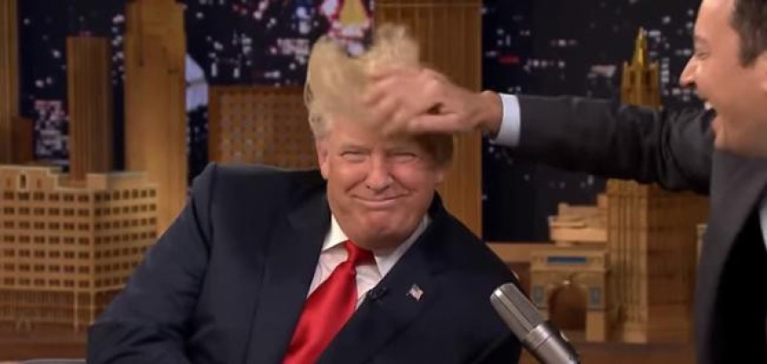 Voditelj zamrsio ruse kose Donalda Trampa