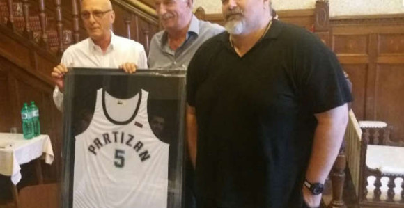 Bratimljenje Partizana i Trsta, retro-dres za Kićanovića!