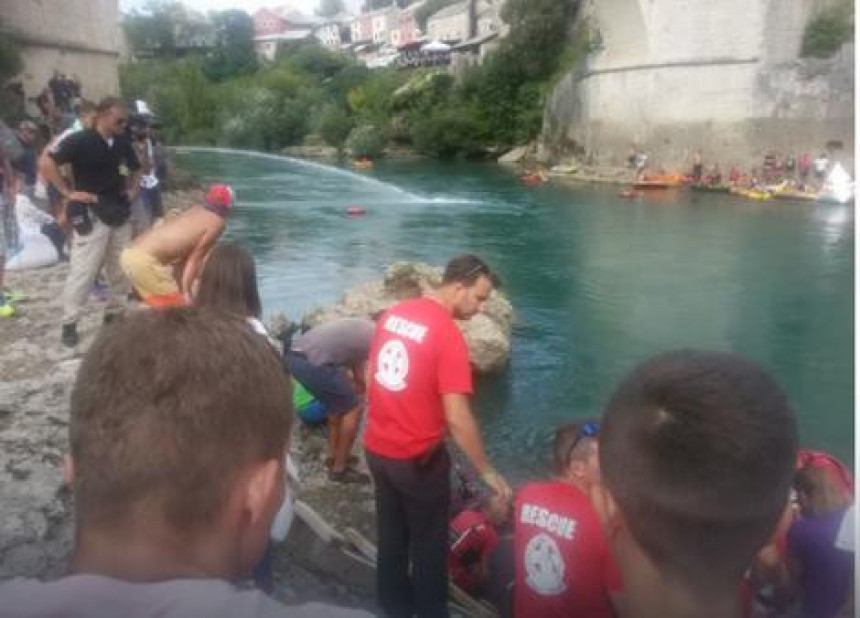 Povrede pri skosku sa Starog mosta