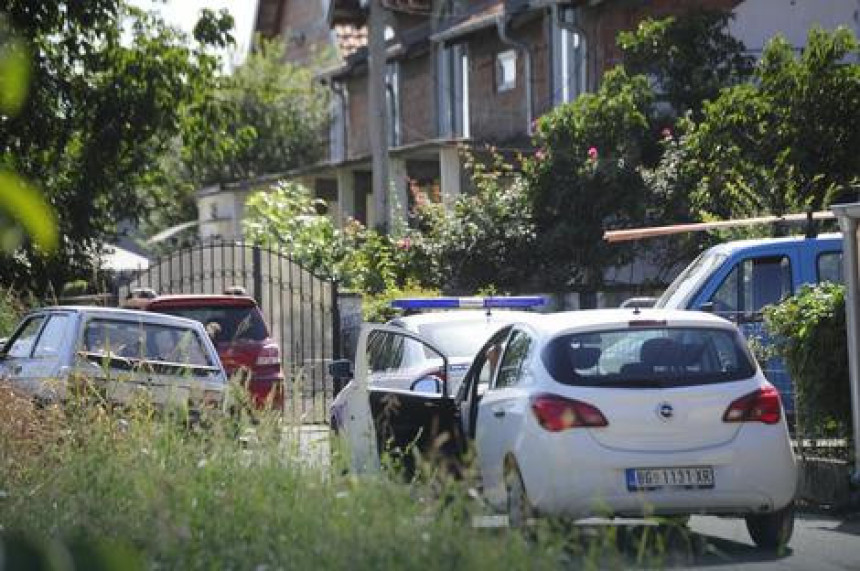 Зоран у притвору полиција чува кућу