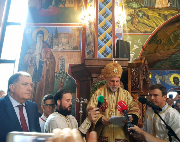 Vladika ustoličen: ''Pomagati narodu''