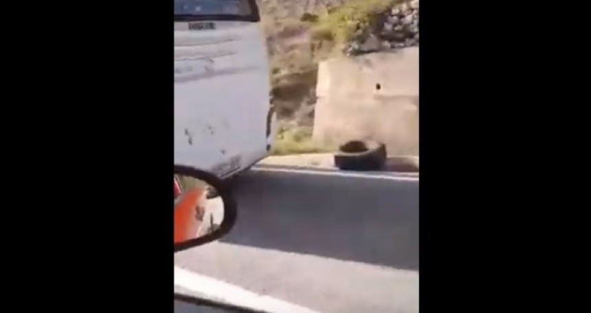 Autobus ostao bez točka u blizini Jablanice