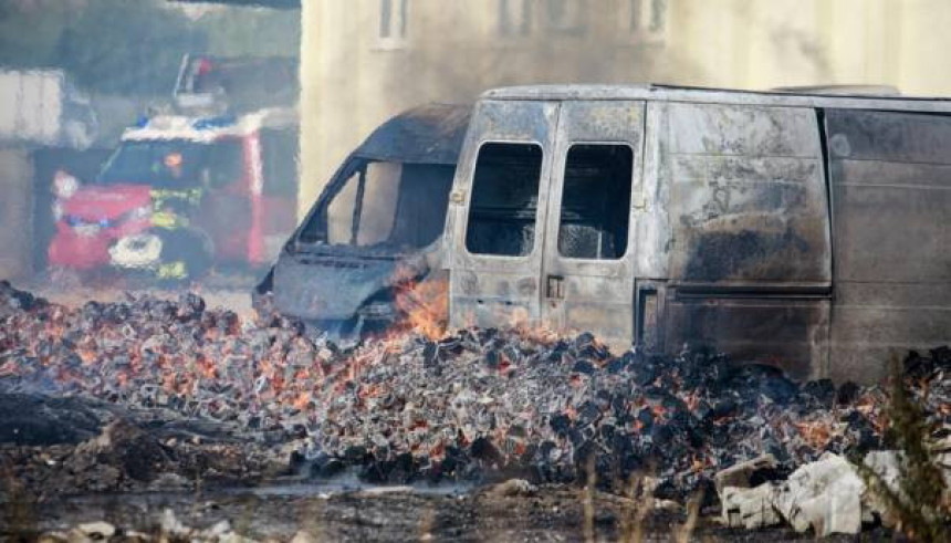 Izgorjelo osam kombija i jedno vozilo u Splitu