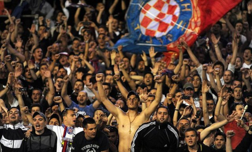 Rijeka: Navijači Hajduka skandirali “UBIJ SRBINA”