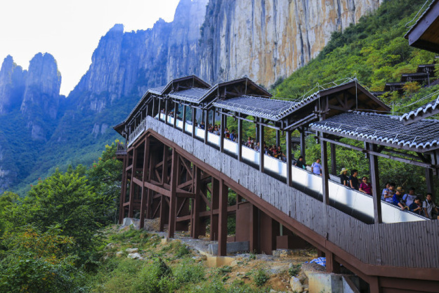 U Kini otvorene najduže pokretne stepenice