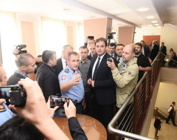 Траже расправу о улози полиције 
