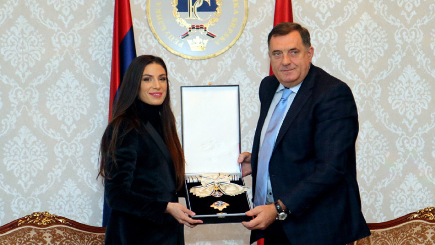 Milorad Dodik odlikovao Ivanu Španović!