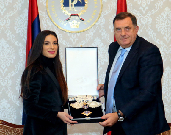 Milorad Dodik odlikovao Ivanu Španović!