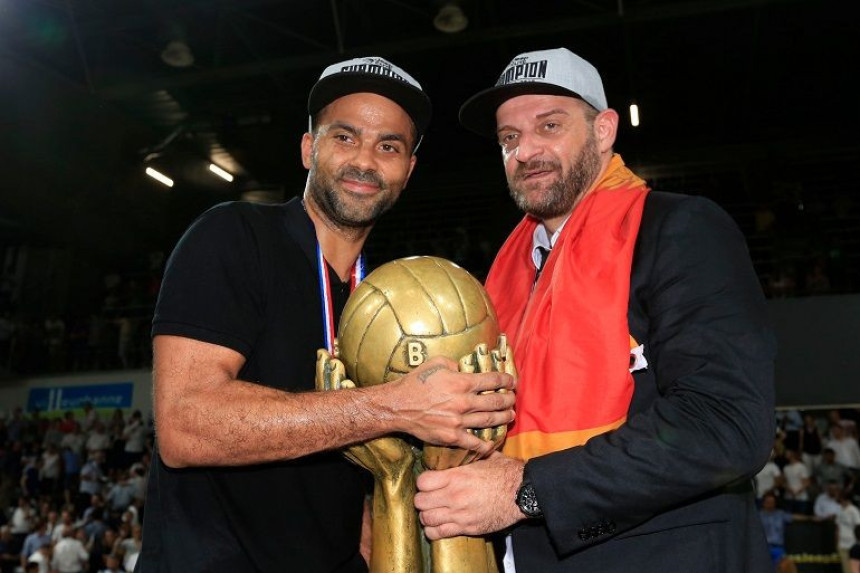 Priča: Asvel - zeleni patuljak postao je crno-bijeli džin!