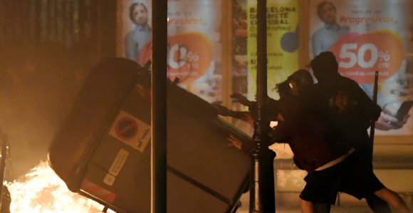 Novi sukobi demonstranata sa policijom