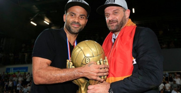 Priča: Asvel - zeleni patuljak postao je crno-bijeli džin!