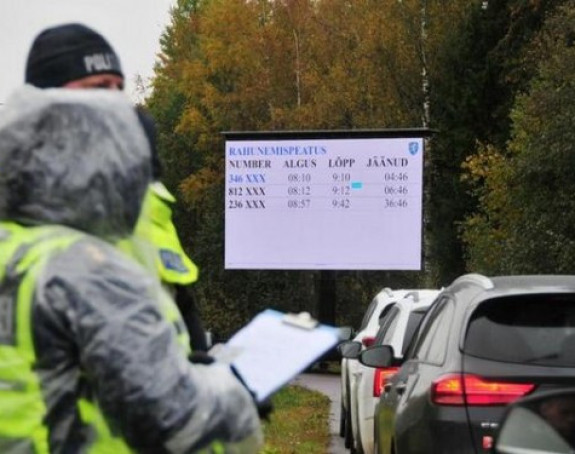 Plati kaznu ili sedi u policijskom vozilu!