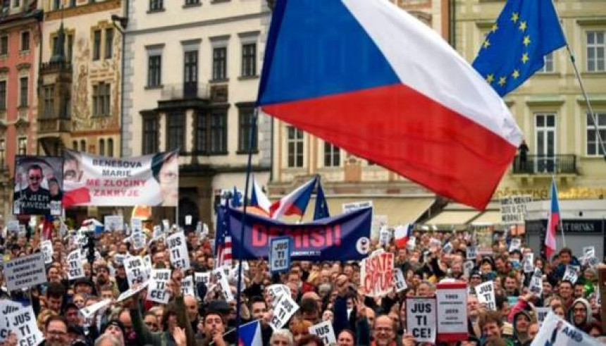 Протести против предсједника и премијера Чешке
