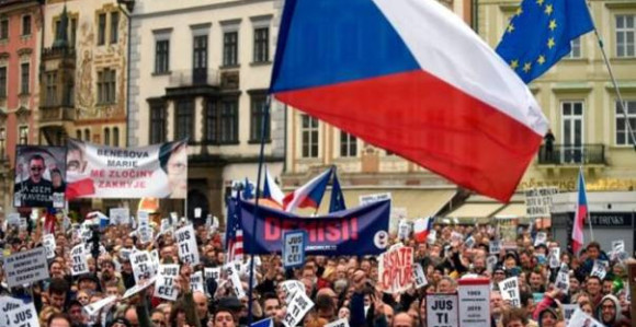 Protesti protiv predsjednika i premijera Češke