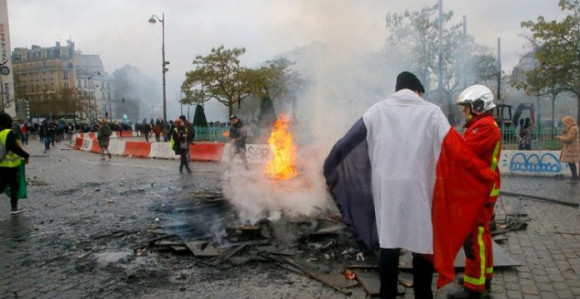 Нереди у главном граду Француске
