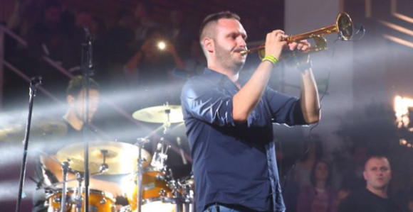 Sve je spremno za spektakl: Dejan Petrović završio probe za koncert!