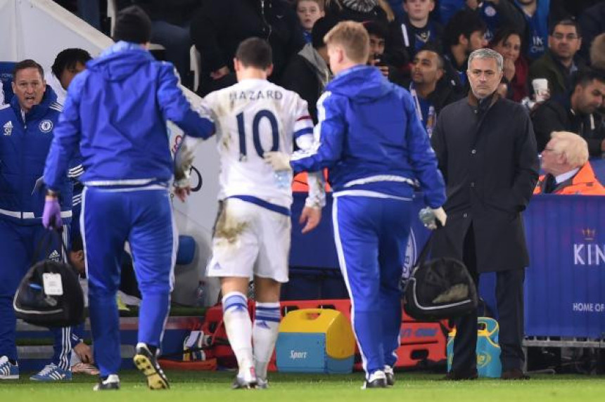 Azar folirao povredu da bi otjerao Murinja?!