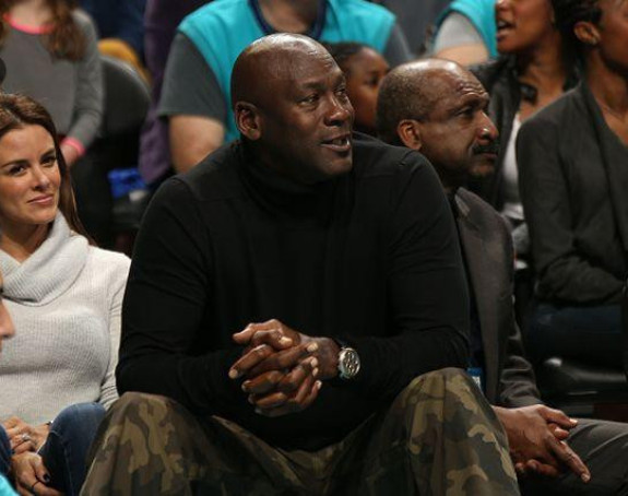 Legendarni Em-Džej dobio na sudu, pa poklonio milione Čikagu!