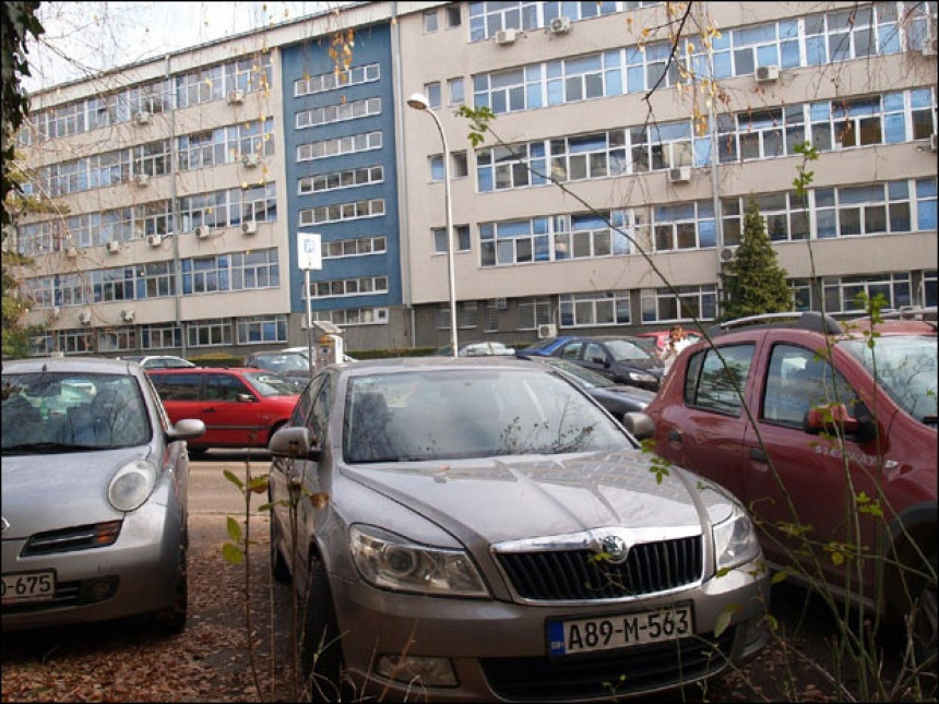 Uz bombu ostavili i upozorenje na autu