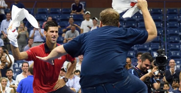 Video: Nole "miješao" kukovima, da vidi Šakira...!