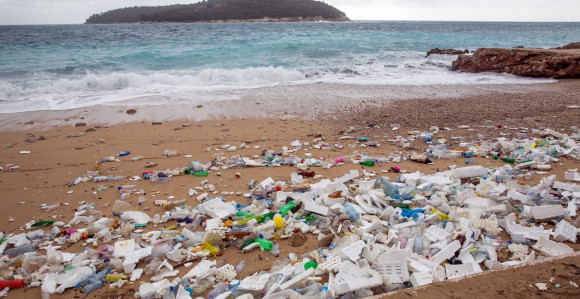 More izbacilo minu na plažu