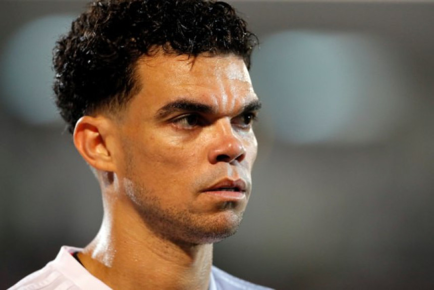 Pepe iz svog džepa dao platu kuvarima!