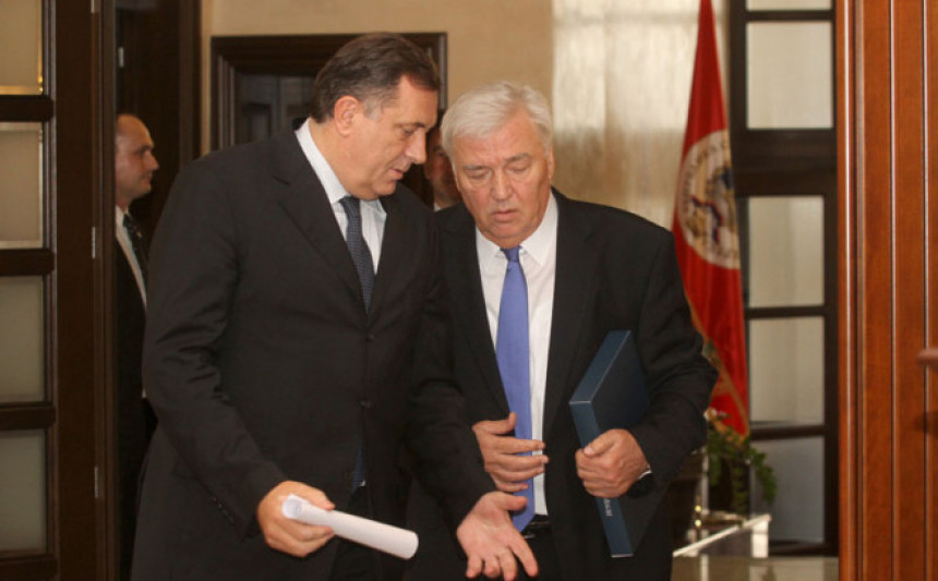 DNS primio novi udarac od Dodika i njegovog SNSD-a