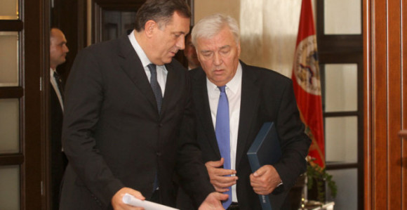 DNS primio novi udarac od Dodika i njegovog SNSD-a