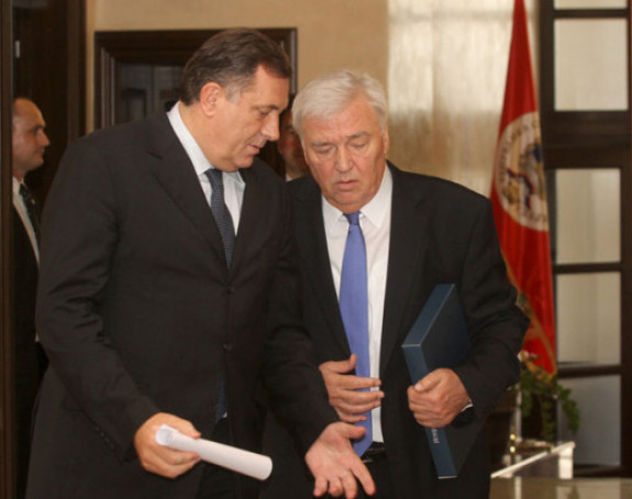 DNS primio novi udarac od Dodika i njegovog SNSD-a